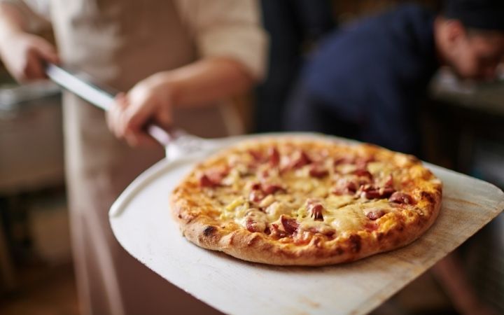 Pizza taken out of oven, Mouthwatering Italian Food Phrases - The Proud Italian