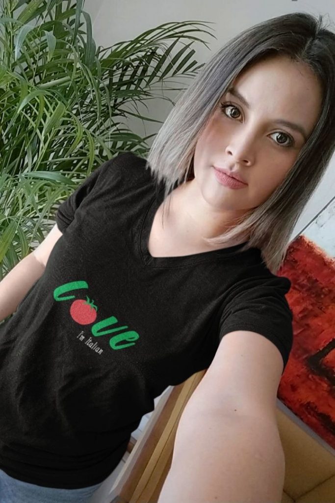 Love I'm Italian Women's V-neck T-shirt - The Proud Italian