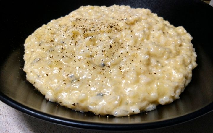 Risotto with gorgonzola in a cooking pan - The Proud Italian