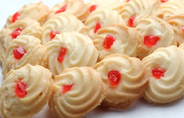 Butter Cookies With Cherry In The Middle
