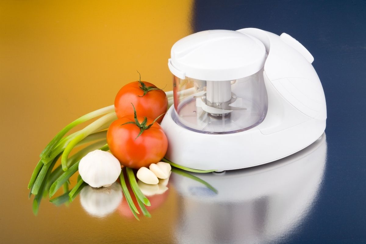 Food processor with tomatoes