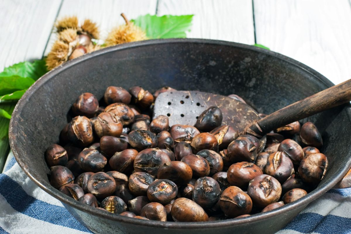 Roasting chestnuts in pan