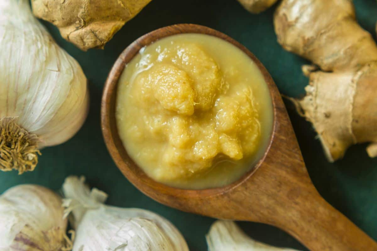 Garlic paste with ginger