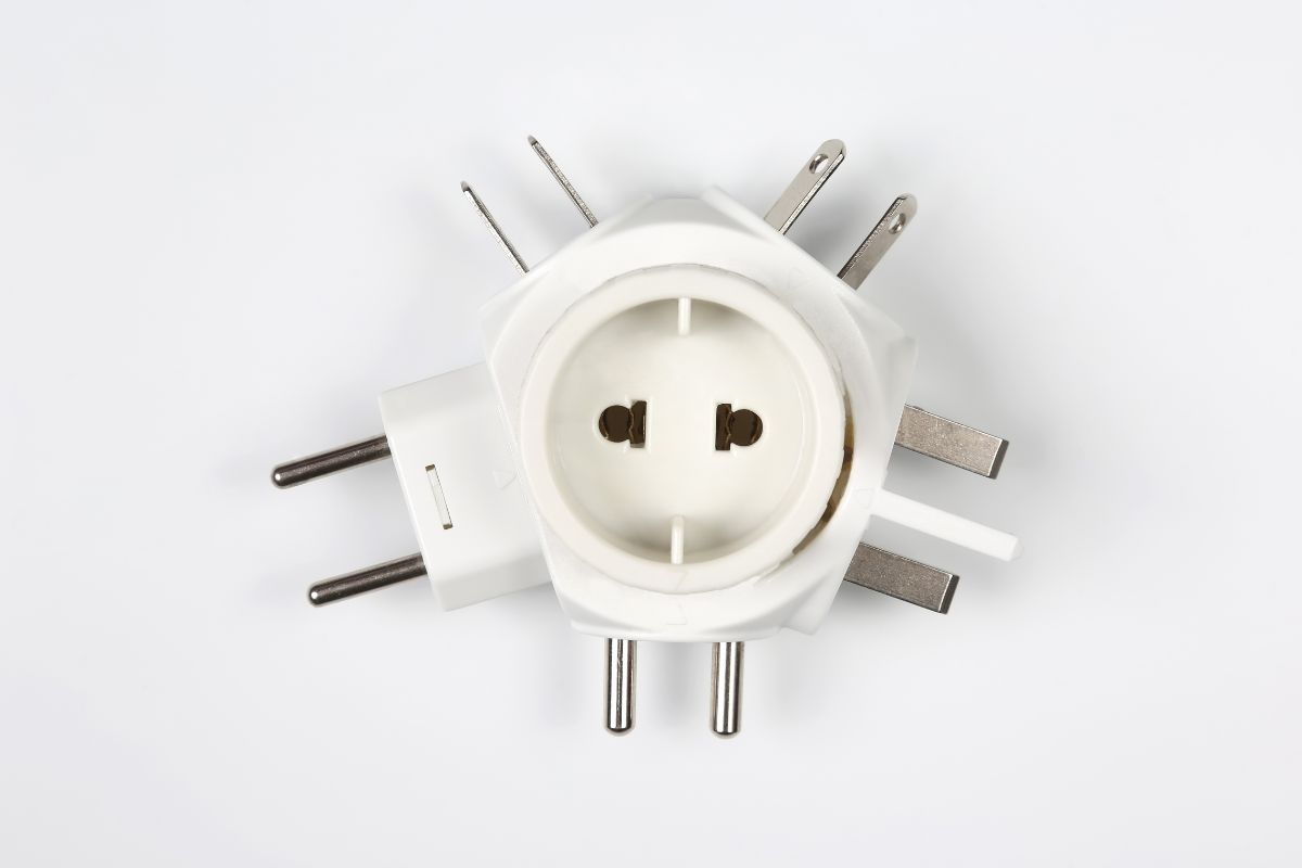 Adapter for different electrical plugs